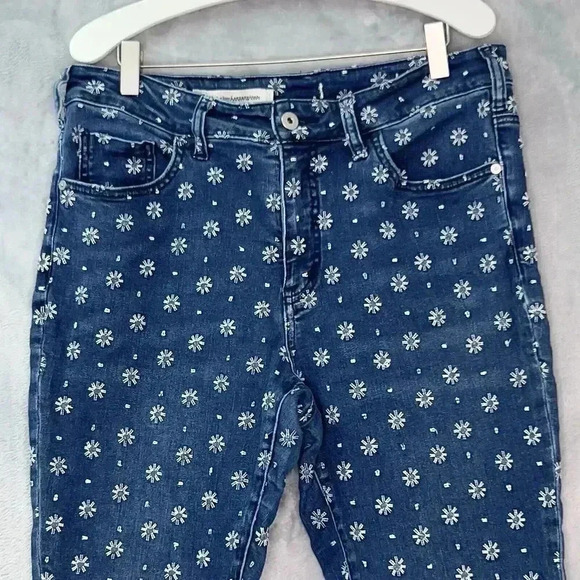 Pilcro Anthropologie Women’s Size 30 Floral Embroidered Cropped Bootcut Jeans - Picture 3 of 13
